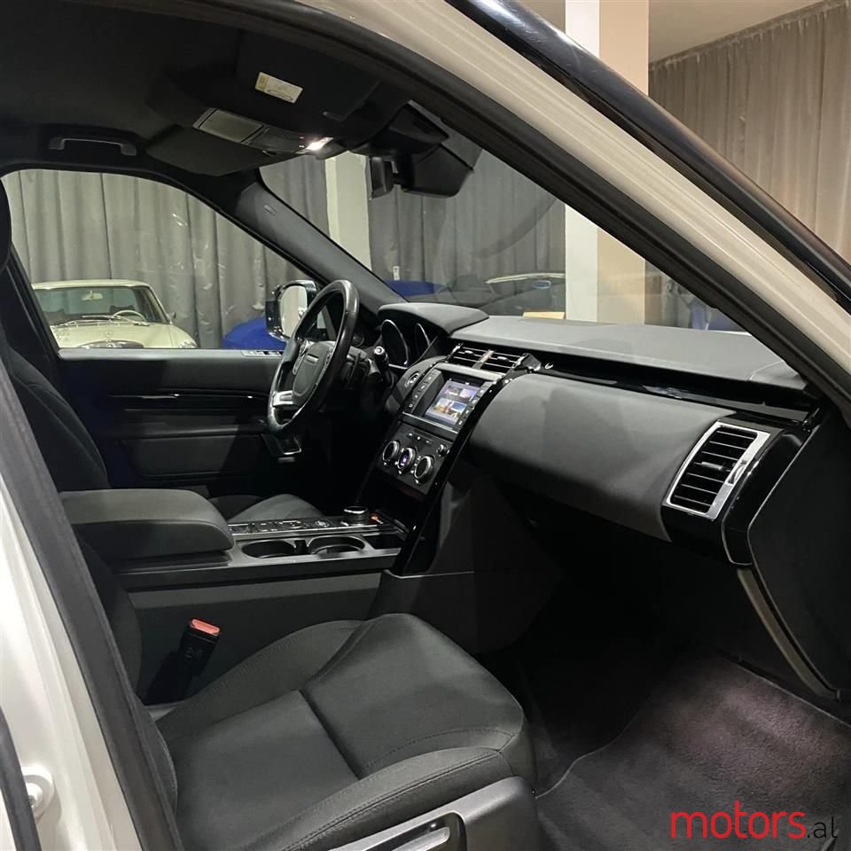 2017' Land Rover Discovery photo #5