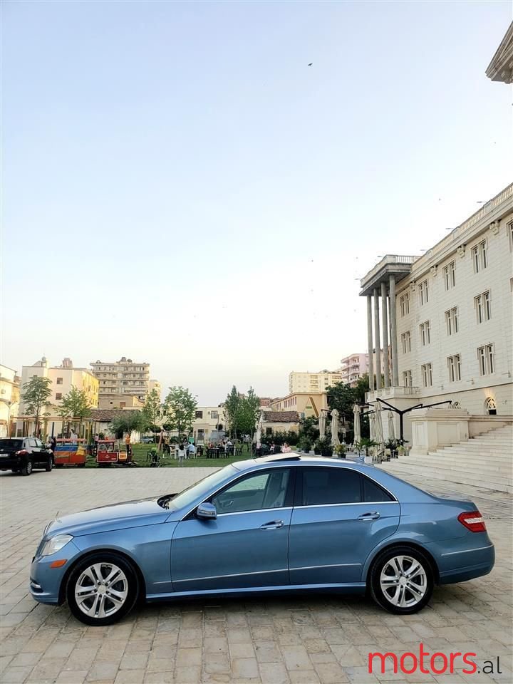 2011' Mercedes-Benz E 350 photo #4