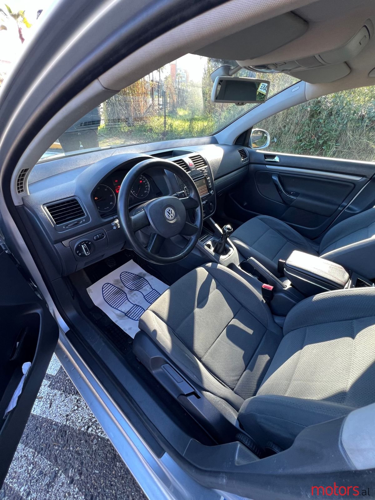 2004' Volkswagen Golf photo #3