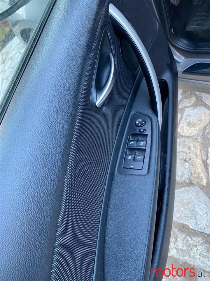 2011' BMW 118 photo #3