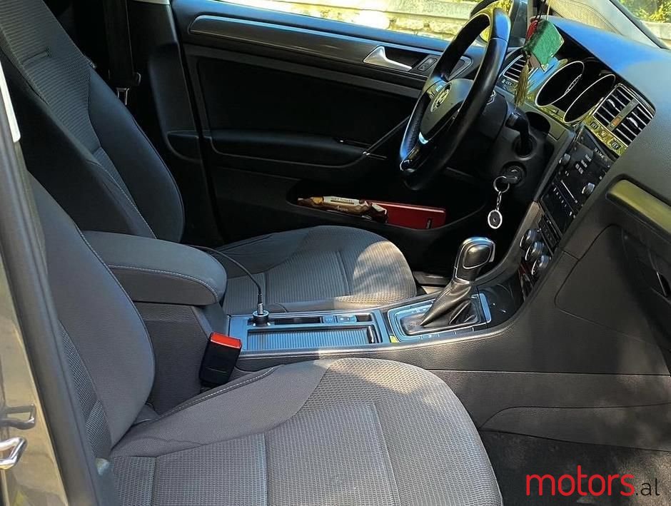 2017' Volkswagen Golf photo #3