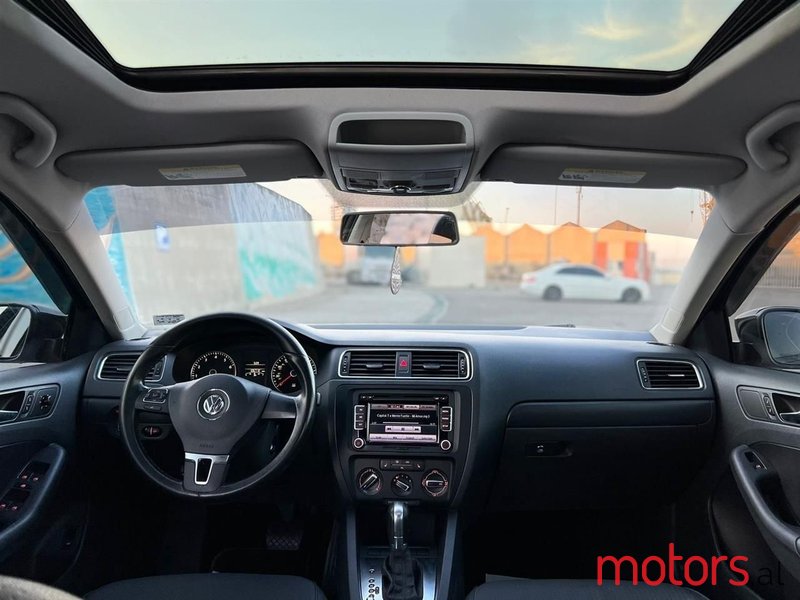 2012' Volkswagen Jetta photo #6