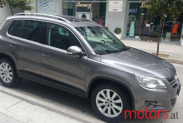 2009' Volkswagen Tiguan photo #1