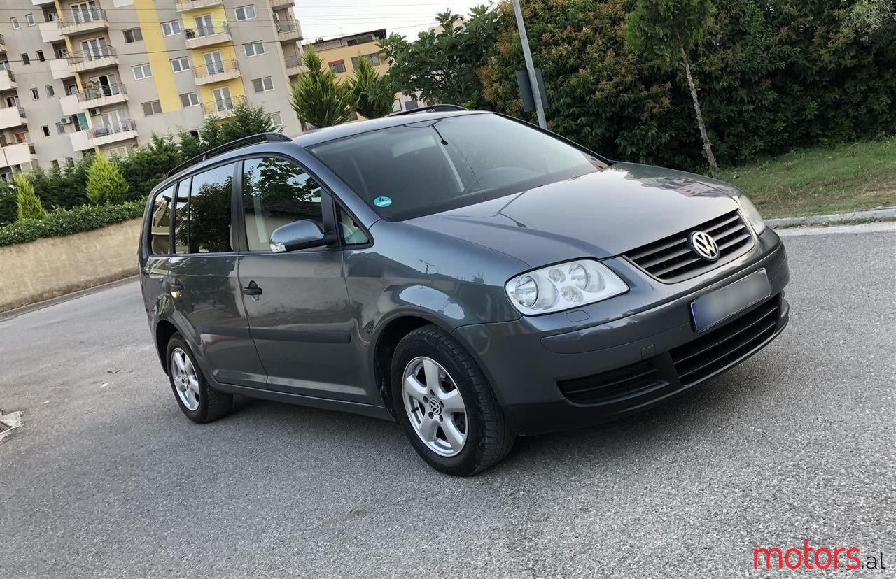 2005' Volkswagen Touran photo #4