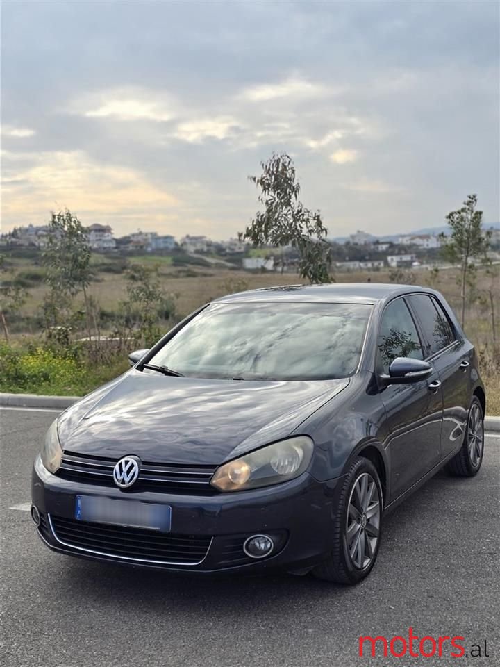 2010' Volkswagen Golf photo #2