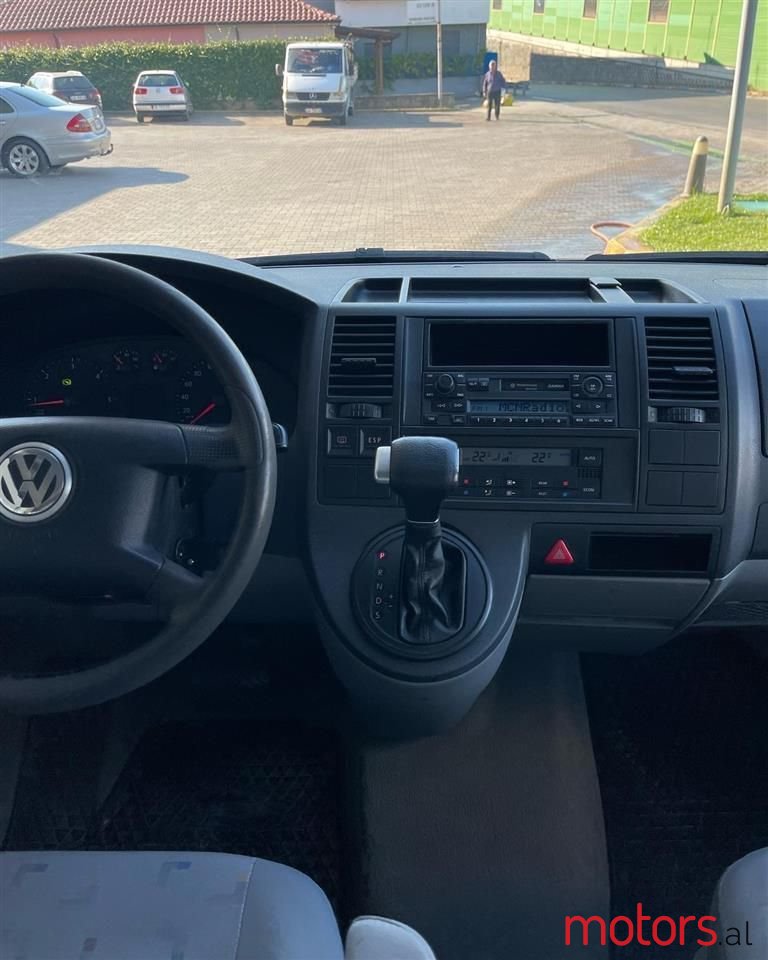2006' Volkswagen T5 Caravelle photo #4