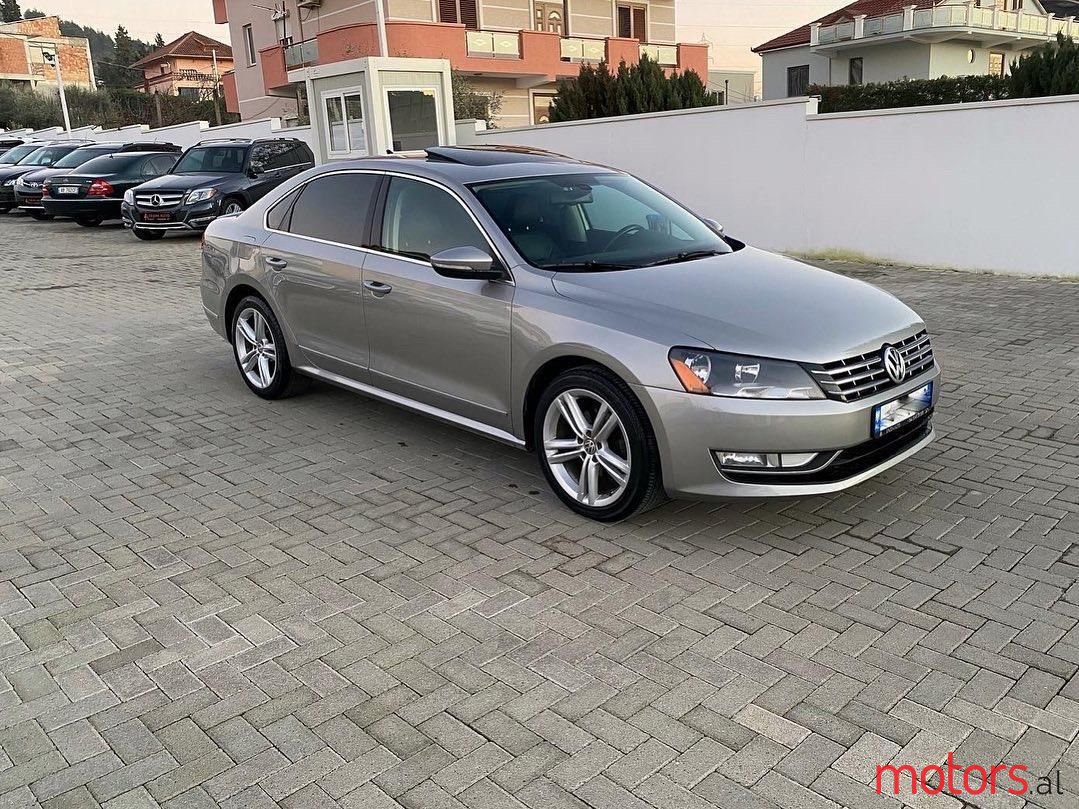 2012' Volkswagen Passat photo #2