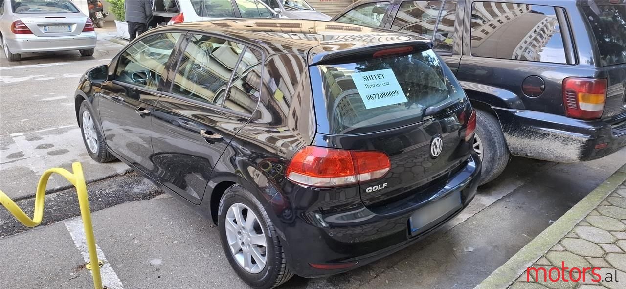 2011' Volkswagen Golf photo #5