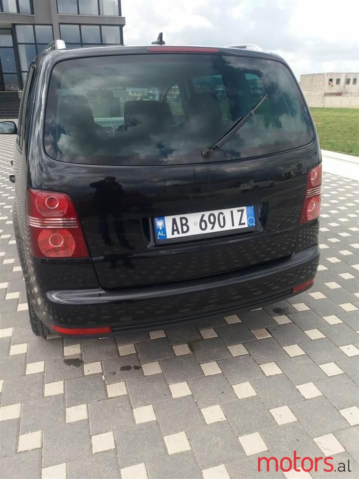 2007' Volkswagen Touran photo #5