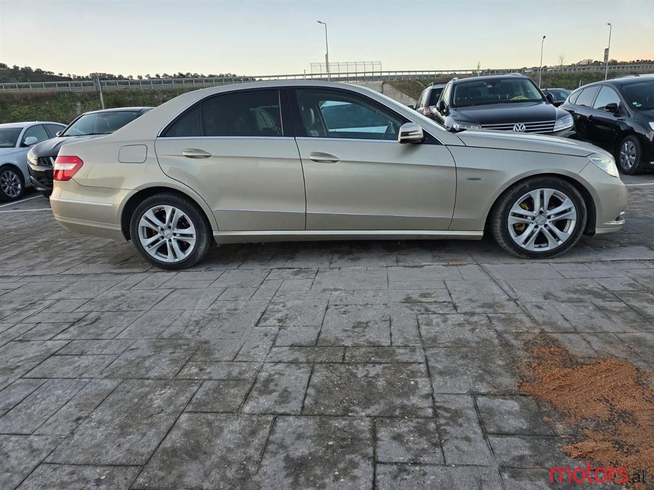 2010' Mercedes-Benz E 220 photo #6