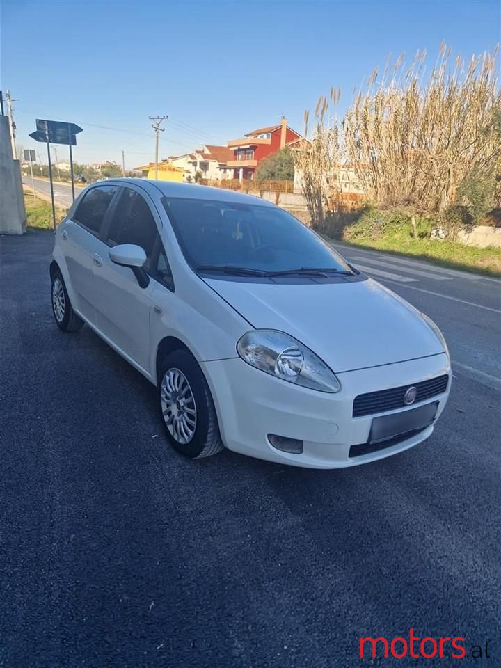 2009' Fiat Grande Punto photo #6