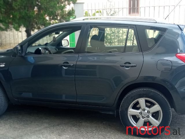 2006' Toyota RAV4 photo #2