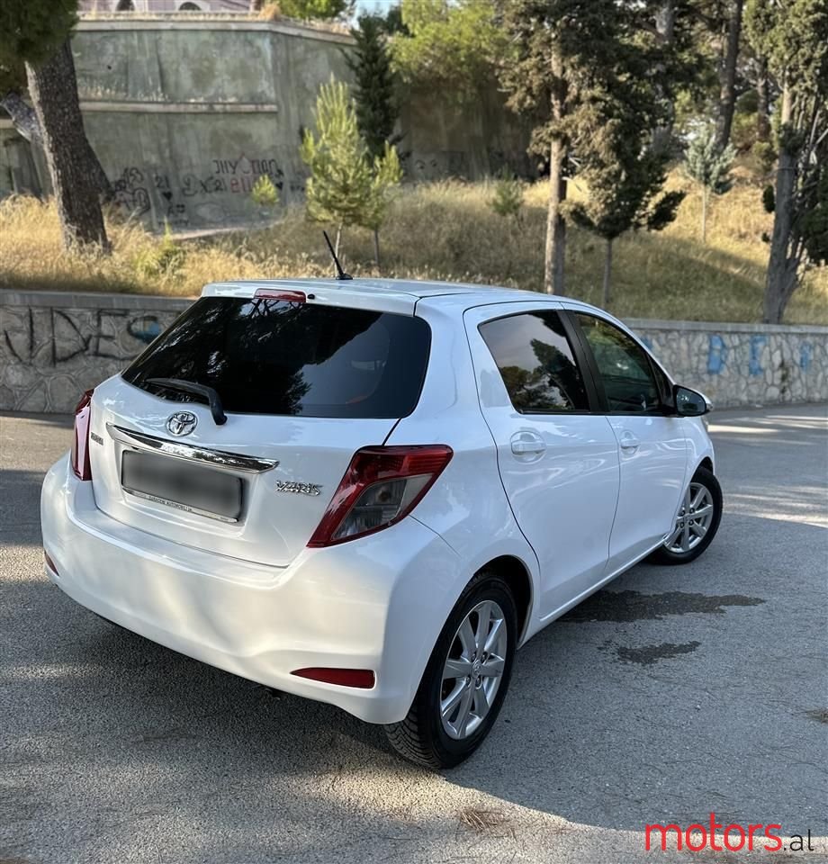 2014' Toyota Yaris photo #5