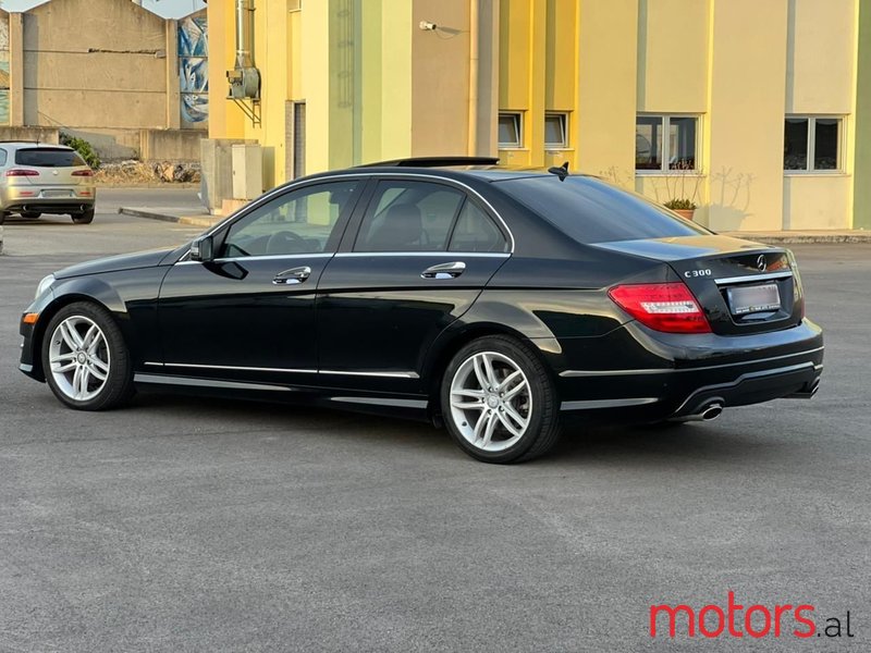 2012' Mercedes-Benz C 300 photo #2