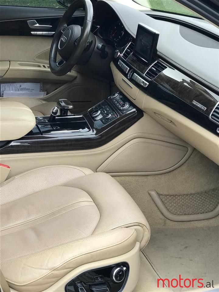 2012' Audi A8 photo #2
