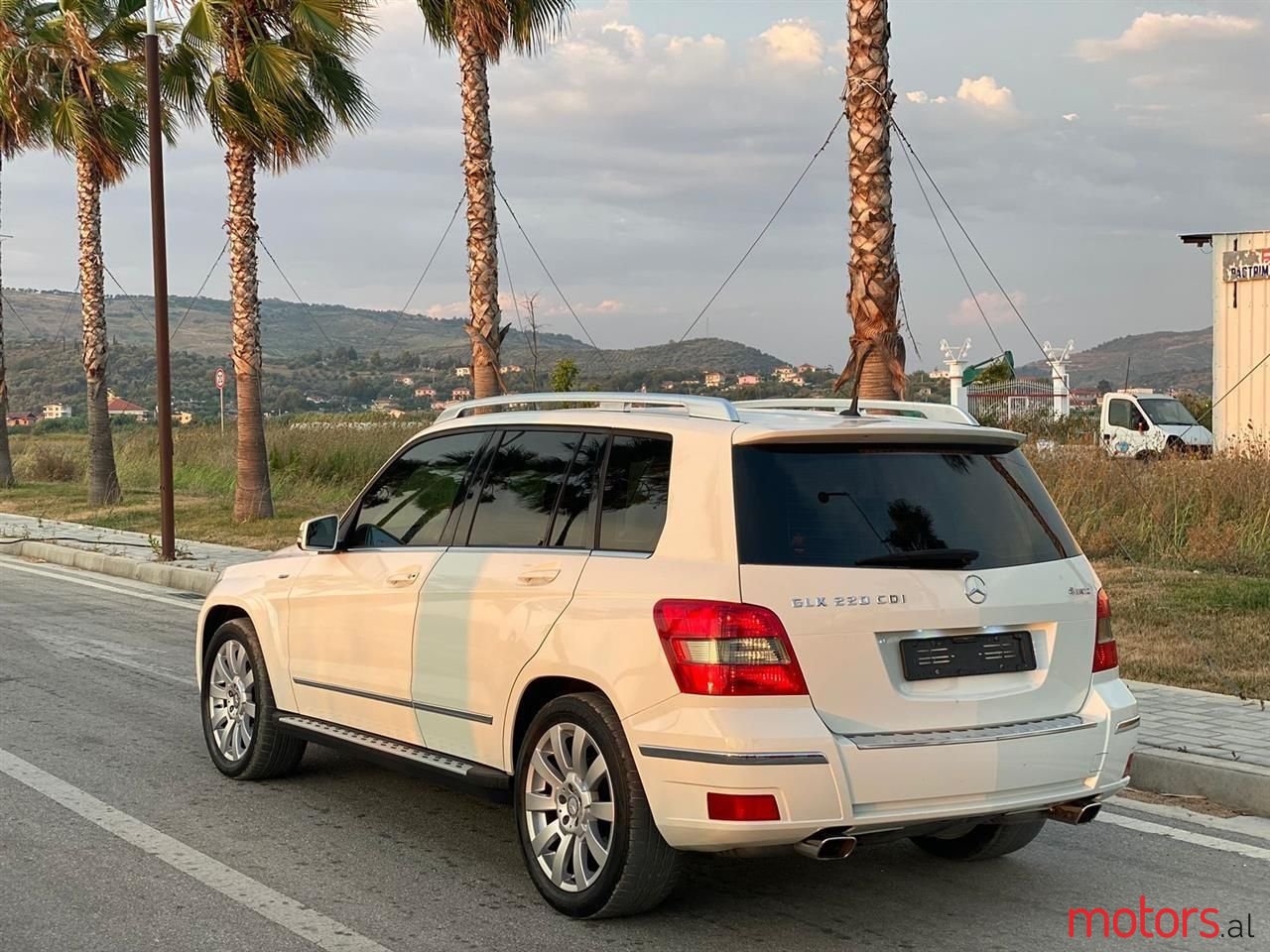 2011' Mercedes-Benz GLK 220 photo #2