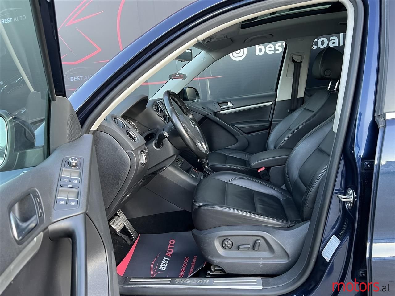 2013' Volkswagen Tiguan photo #2