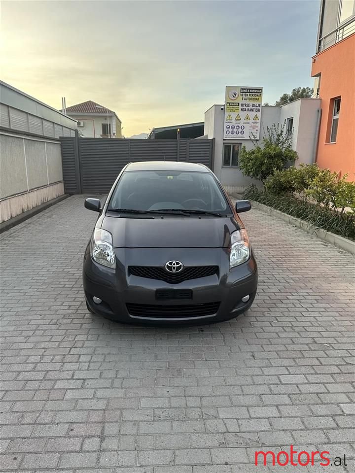 2010' Toyota Yaris photo #1