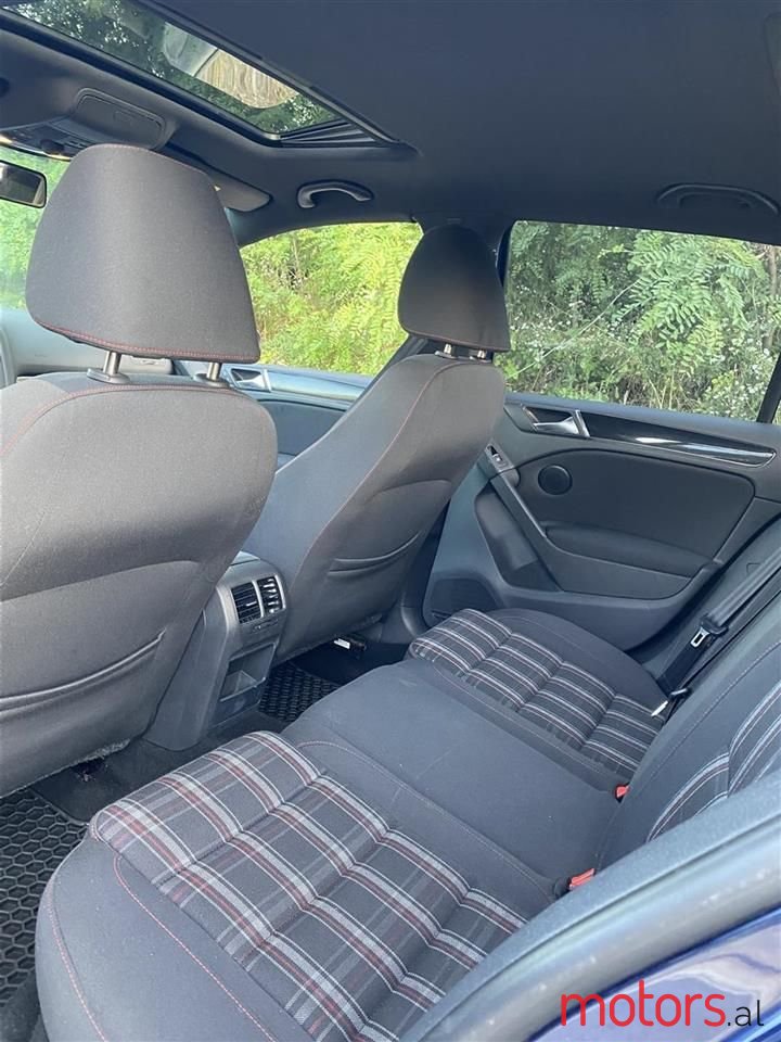 2010' Volkswagen Golf photo #6