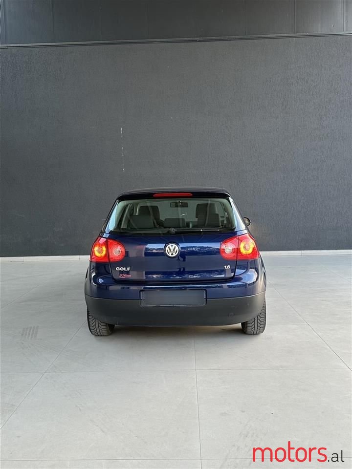 2004' Volkswagen Golf photo #2