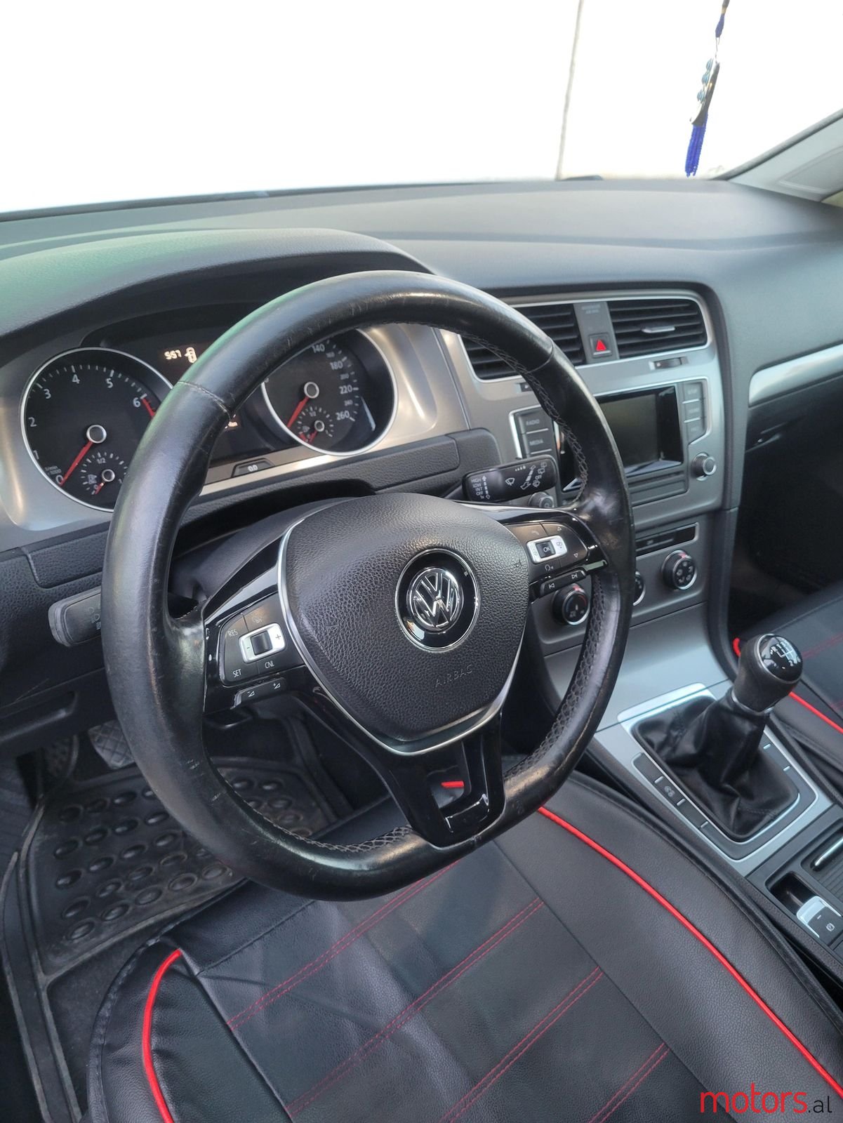 2015' Volkswagen Golf photo #5