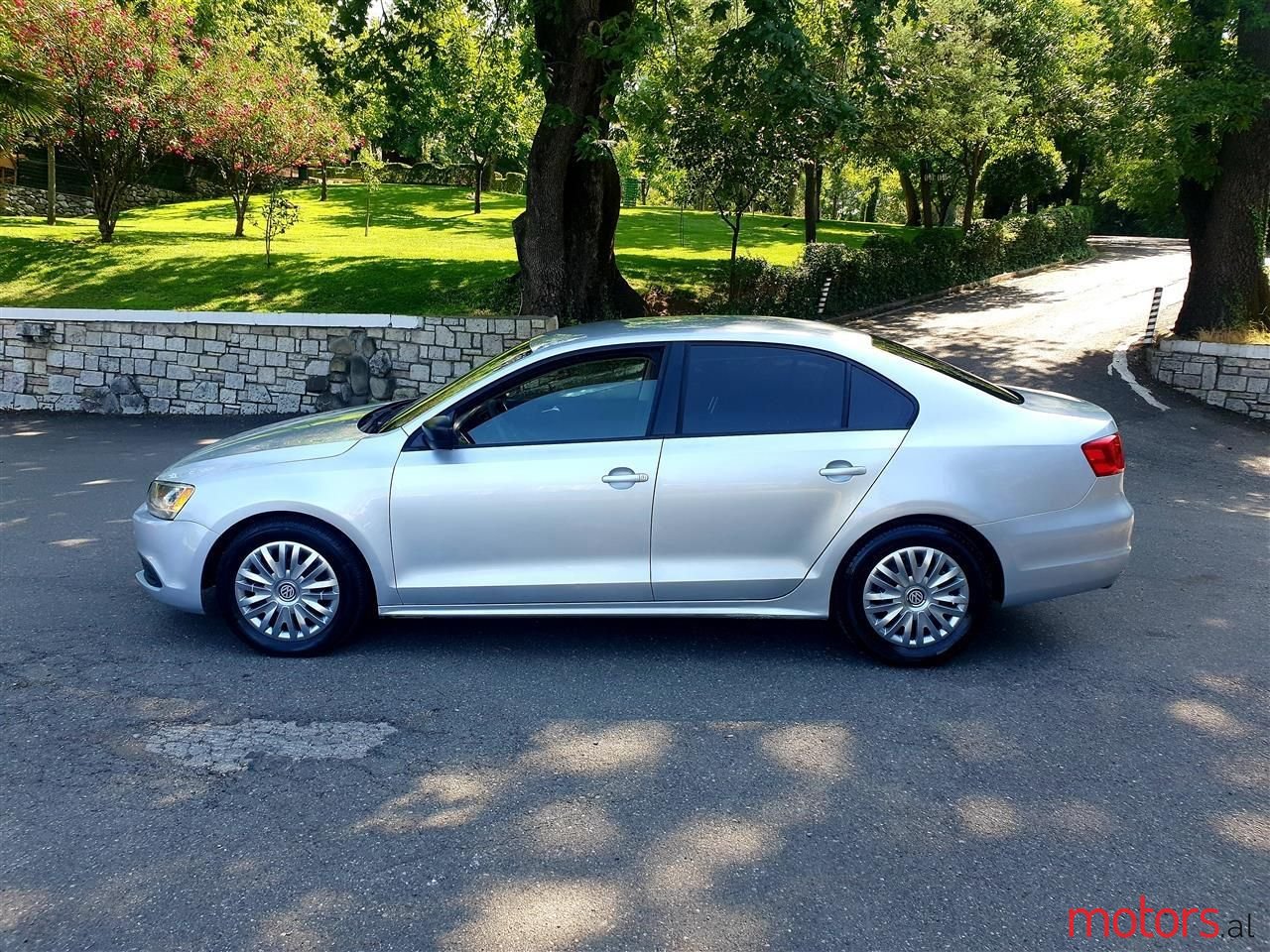 2012' Volkswagen Jetta photo #3
