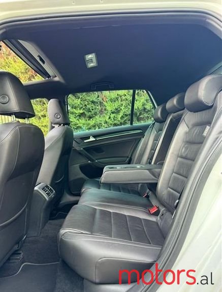 2015' Volkswagen Golf photo #6