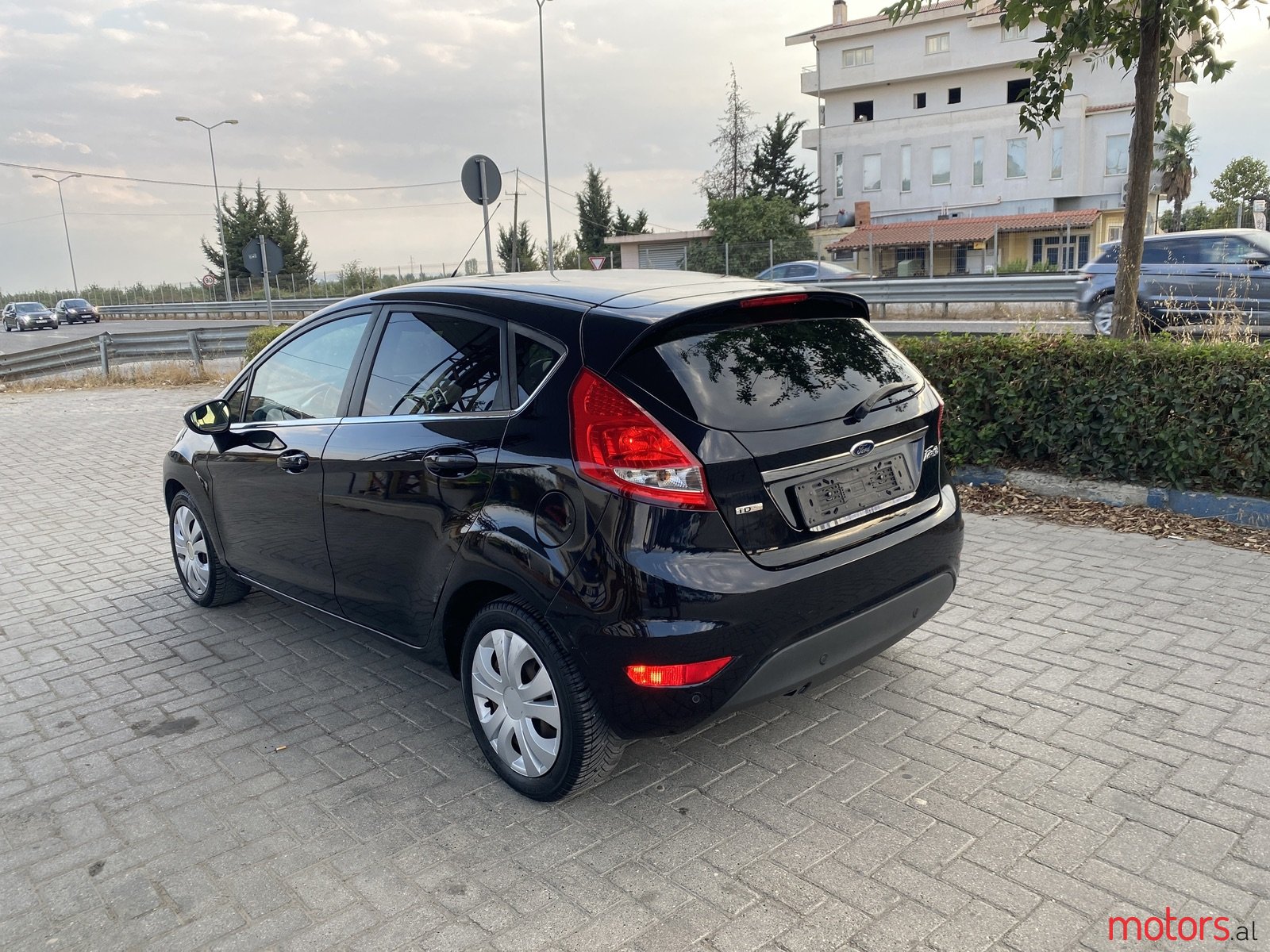 2010' Ford Fiesta photo #4