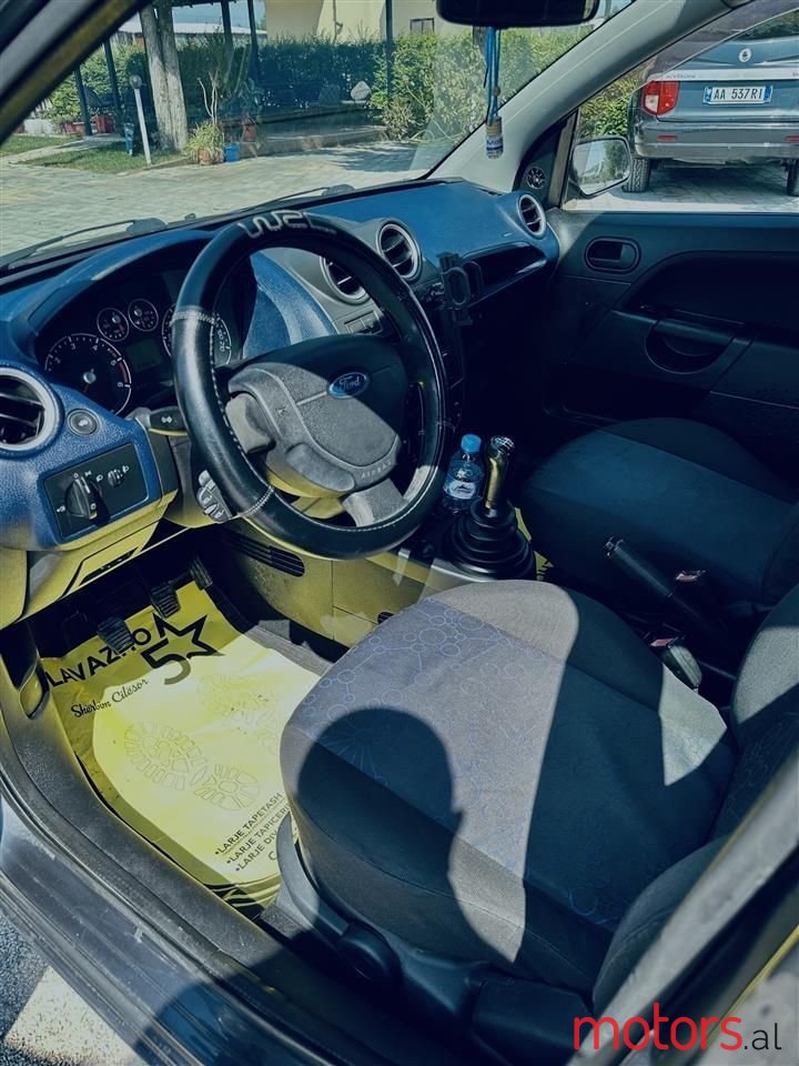 2007' Ford Fiesta photo #2