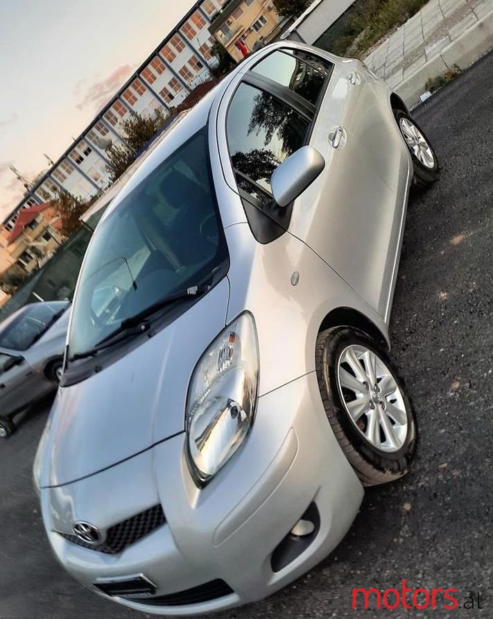 2009' Toyota Yaris photo #1