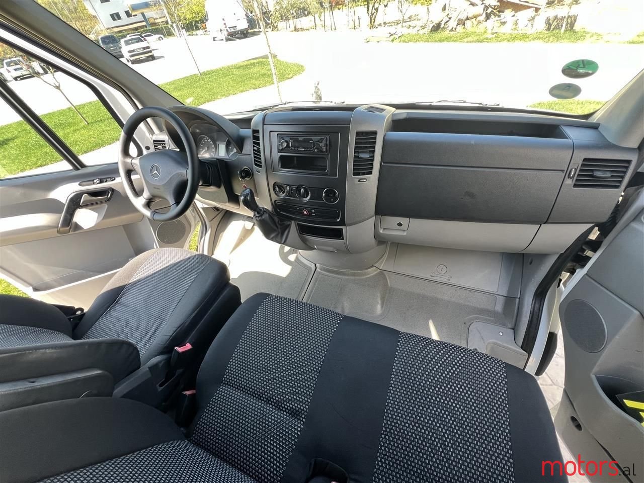 2009' Mercedes-Benz 220 photo #2