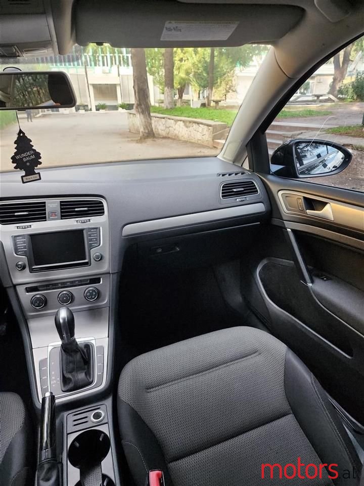 2016' Volkswagen Golf photo #5