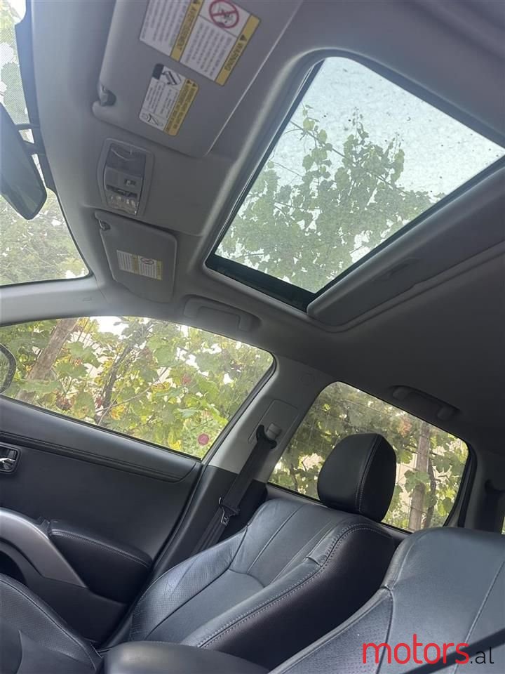 2010' Mitsubishi Outlander photo #4