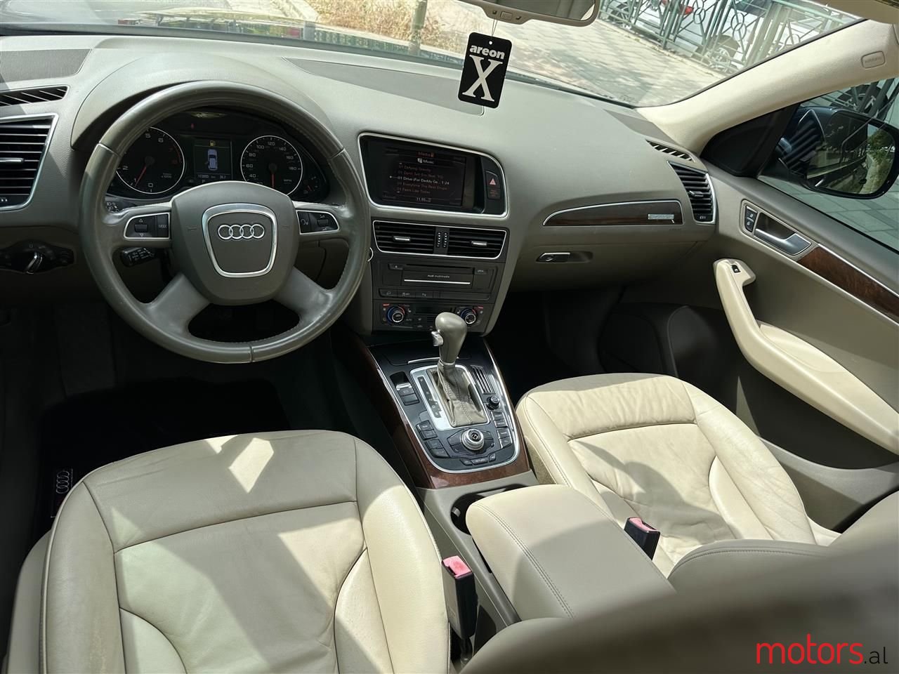 2011' Audi Q5 photo #5