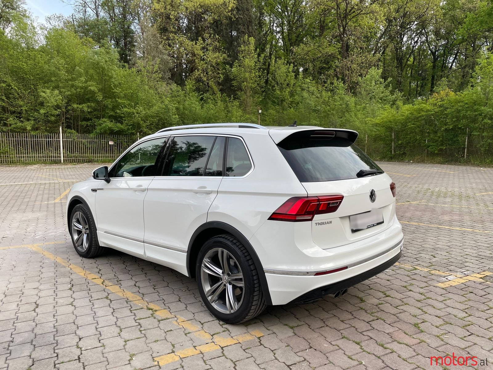 2019' Volkswagen Tiguan photo #2
