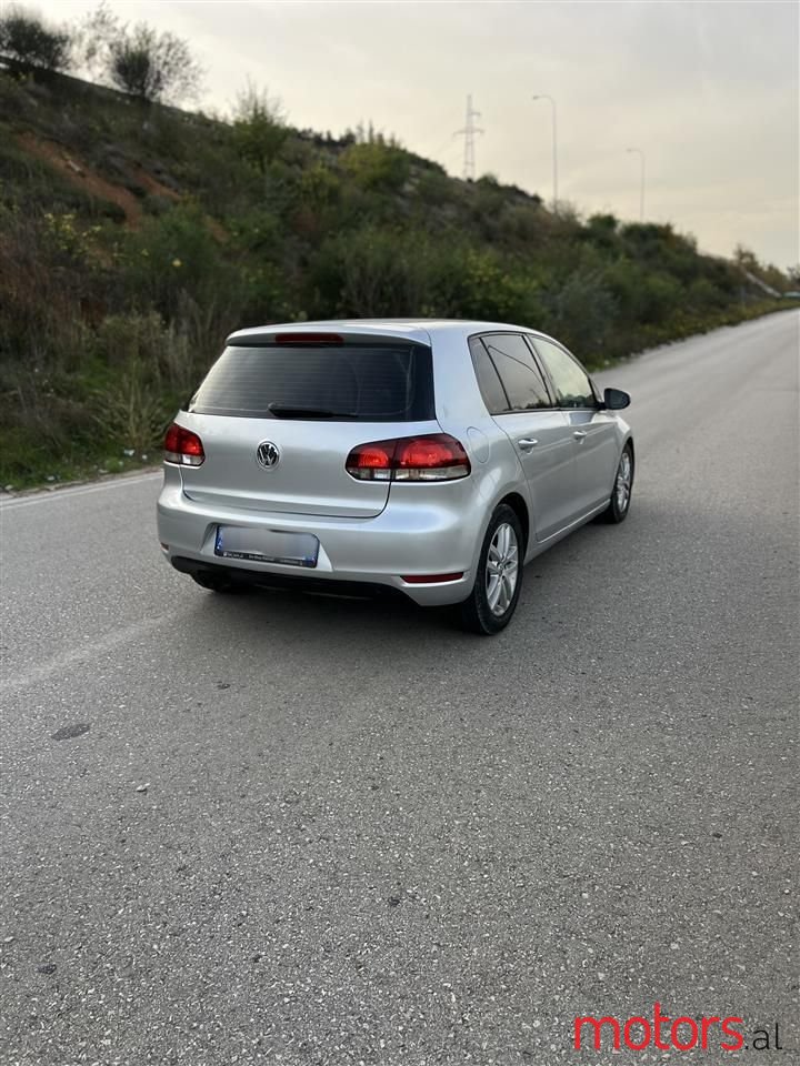 2010' Volkswagen Golf photo #5