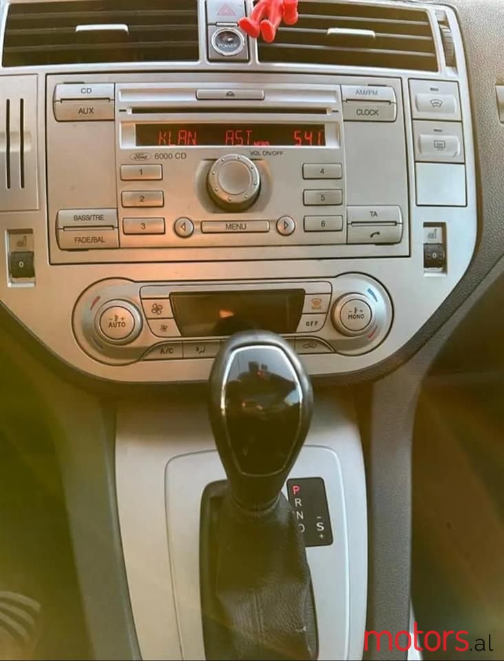 2010' Ford Kuga photo #2