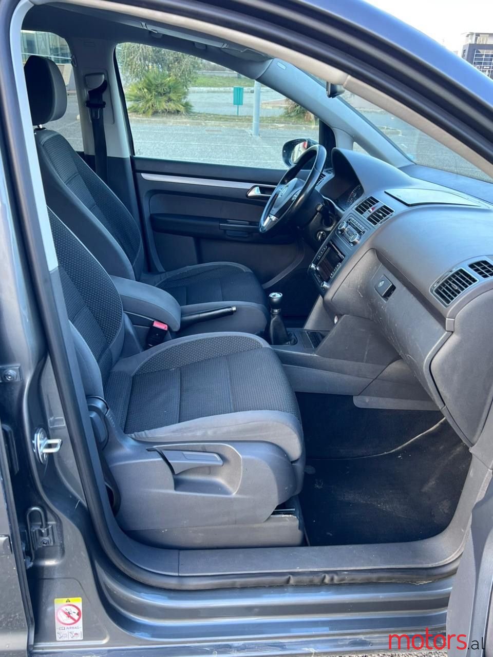 2011' Volkswagen Touran photo #5