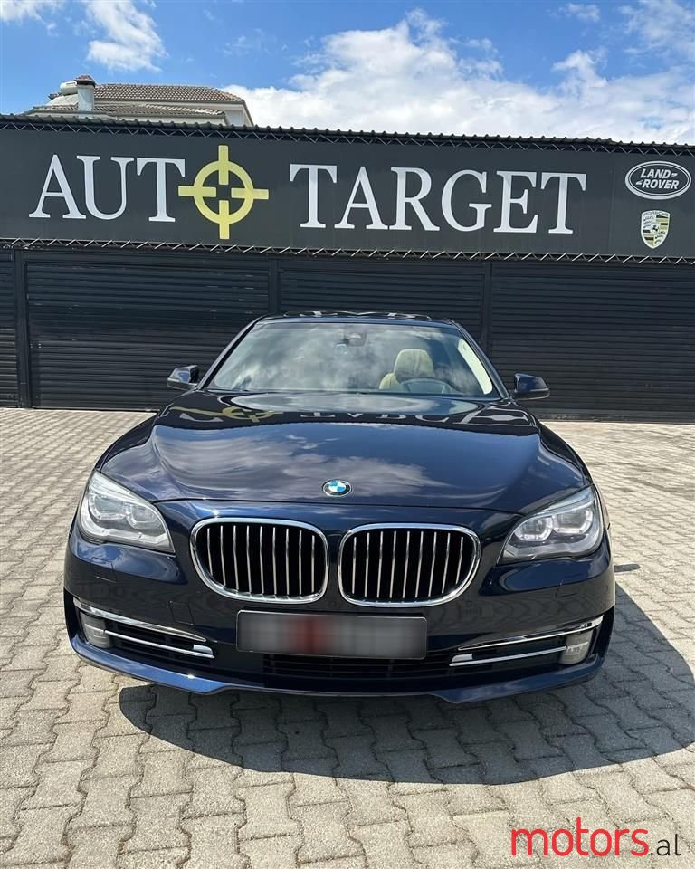 2013' BMW 740 photo #3