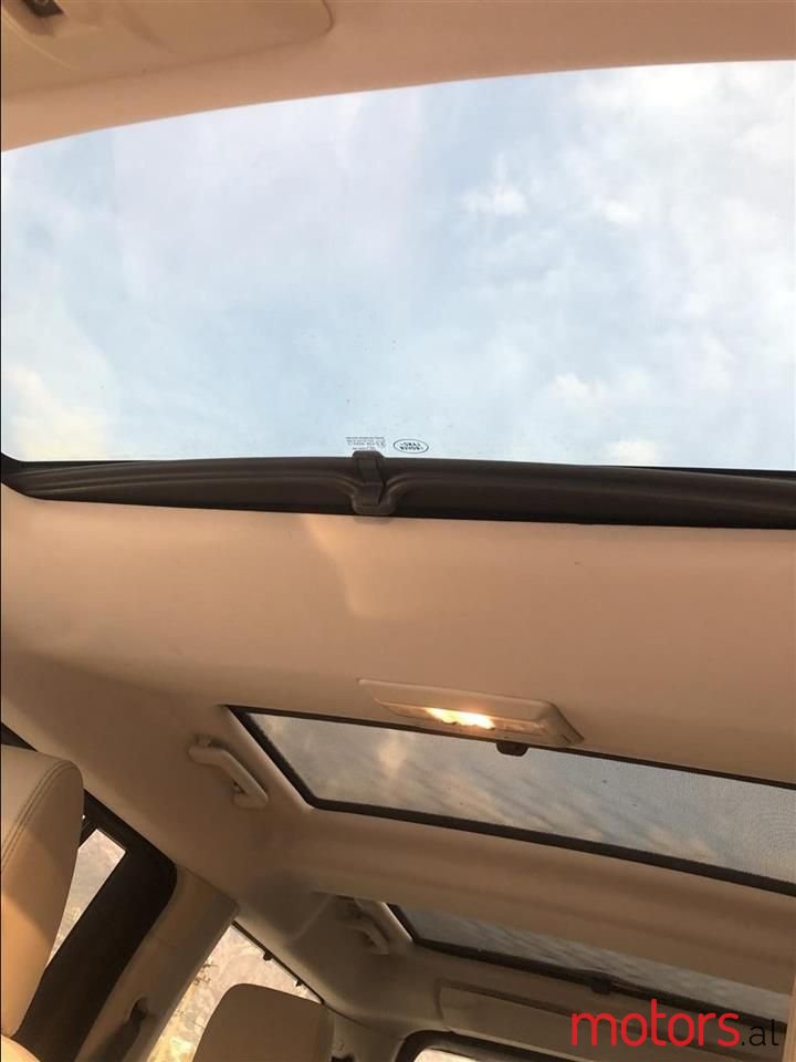 2011' Land Rover Discovery photo #3