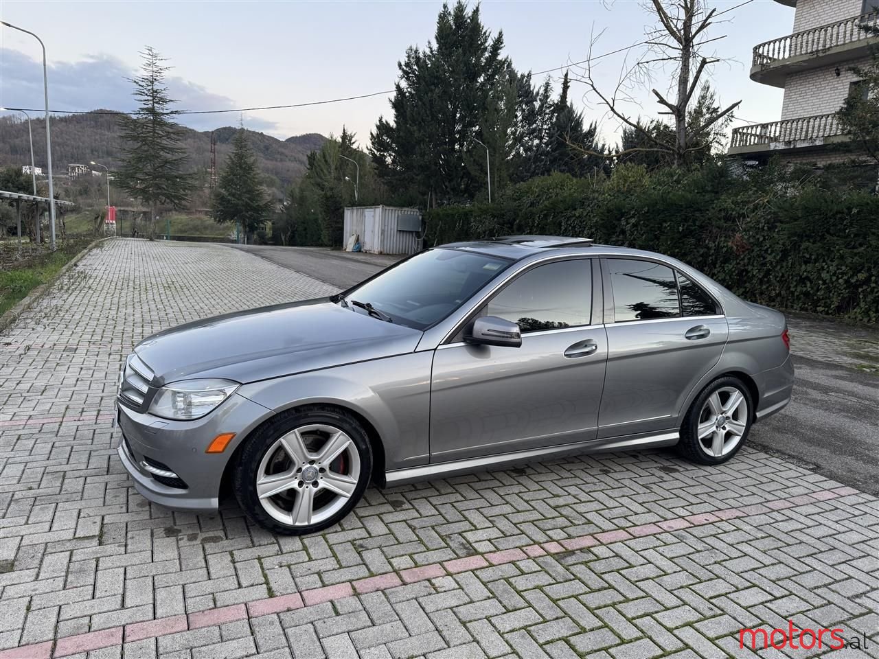 2011' Mercedes-Benz C 300 photo #2
