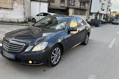 2009' Mercedes-Benz E 200