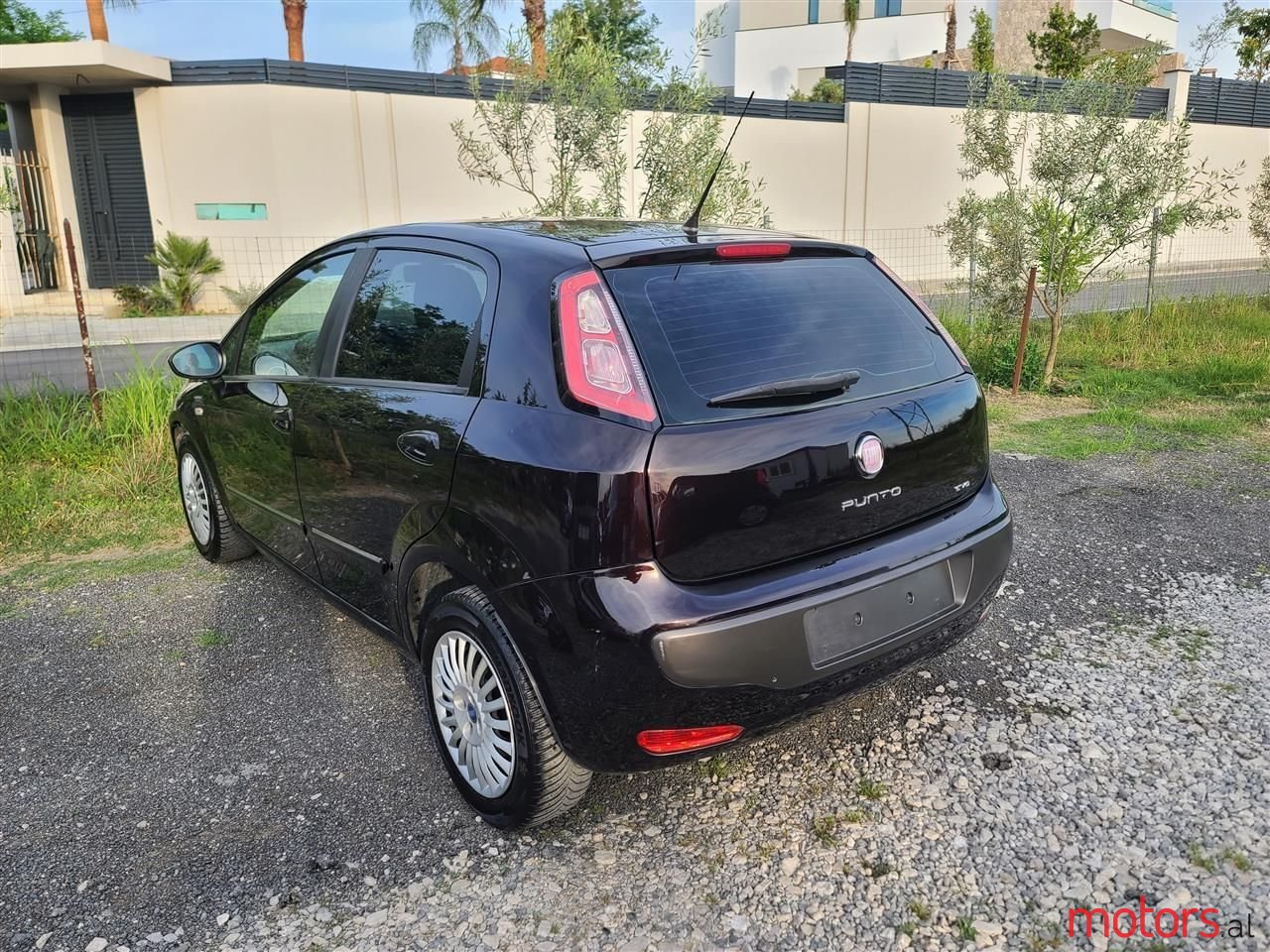 2011' Fiat Punto Evo photo #3