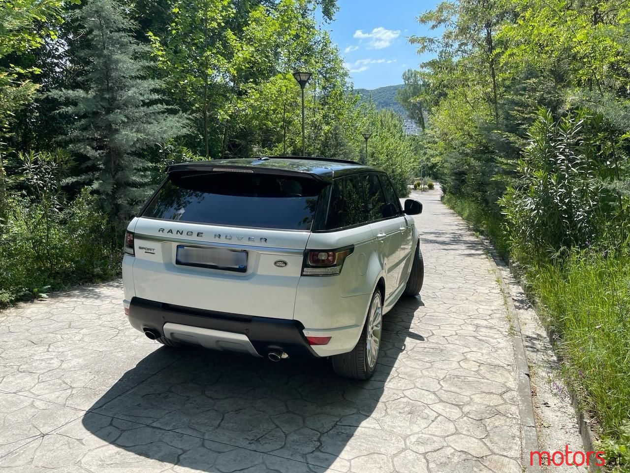 2015' Land Rover Range Rover Sport photo #3