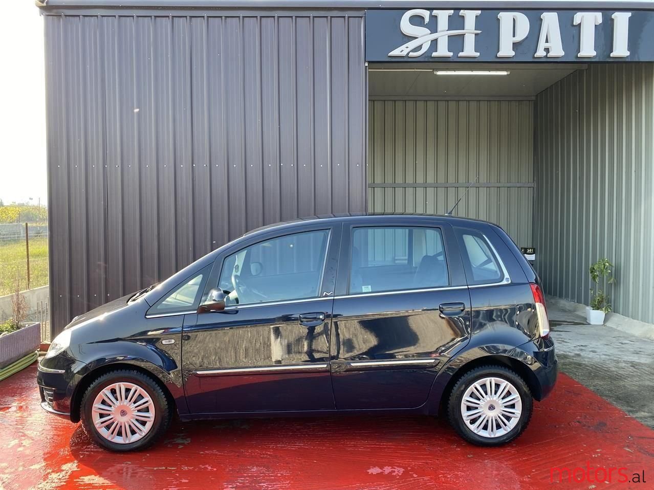 2010' Lancia Musa photo #6