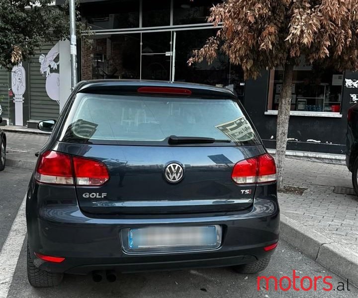 2010' Volkswagen Golf photo #2