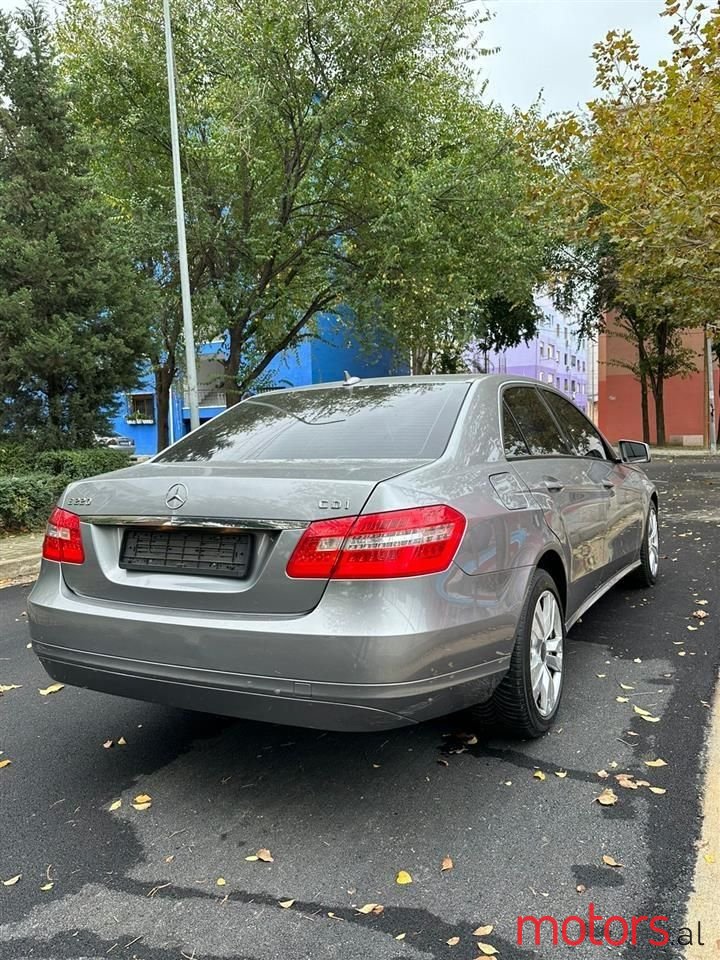 2011' Mercedes-Benz 220 photo #2