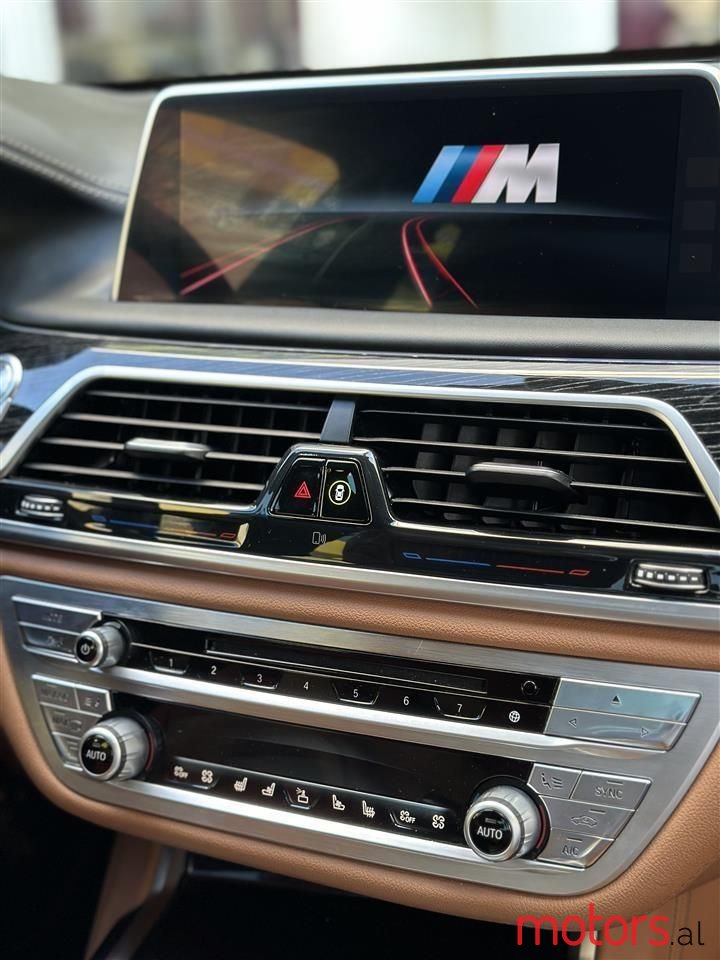 2017' BMW 730 photo #6