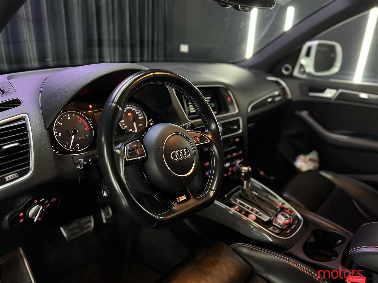 2016' Audi SQ5 photo #5