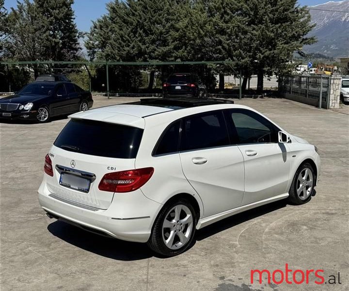 2013' Mercedes-Benz B 200 photo #2